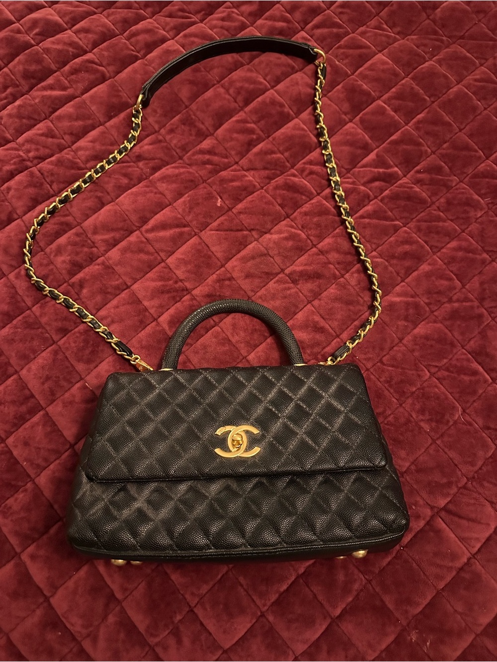 Amazon Black Quilted Shoulder Bag with Gold Chain